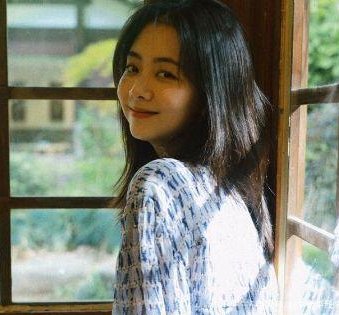 谭松韵生日晒写真，日系风格清新动人，你喜欢吗？