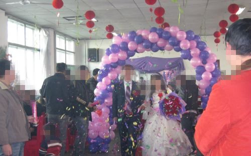 气球拱门没有架子怎么做