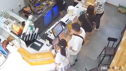 女子遭陌生男子掌掴，该男子是否有精神疾病？