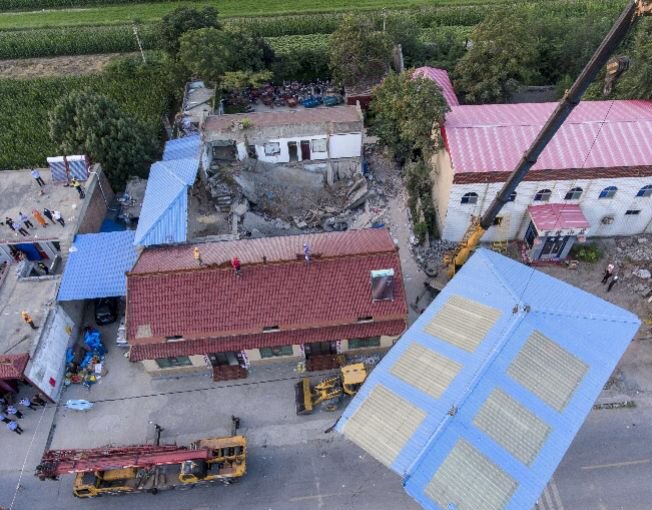 山西倒塌饭店过寿老人下跪道歉,老伴遭遇不幸,老人余生该咋过?