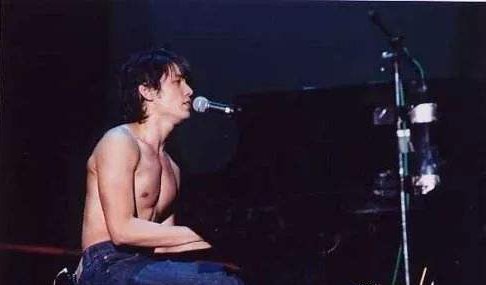 《世界末日》是不是周杰伦原唱/原创的？