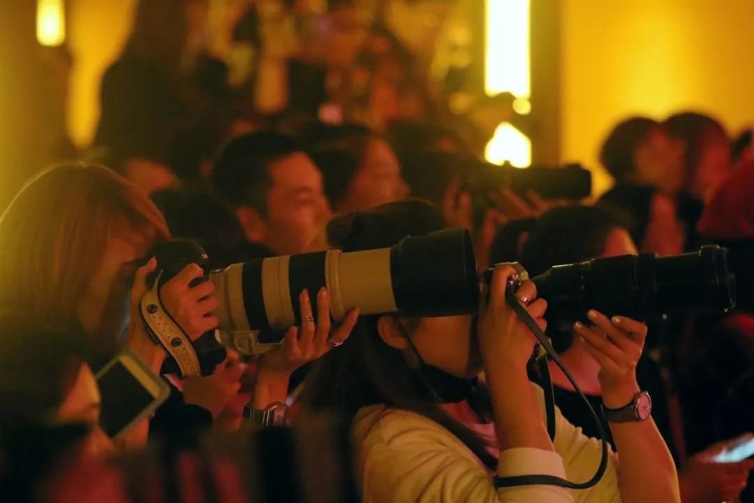 “超级星饭团”等多款追星APP集中下架的原因是什么？