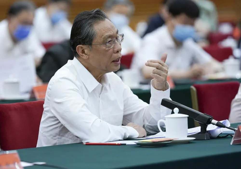 广州灯光秀夜空拼出钟南山肖像,钟南山为何受到万民崇敬?