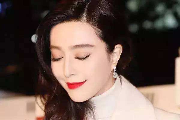 范冰冰姚晨同框！两人为何从姐妹变陌路？