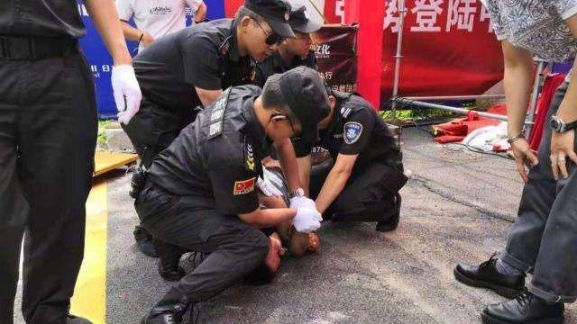 任达华左腹有两道三厘米长刀口，算什么伤级别，罪犯会受到什么样的惩罚？