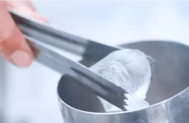 教几种简单的调酒方法。