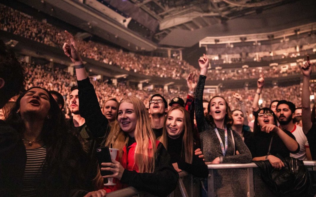 “超级星饭团”等多款追星APP集中下架的原因是什么？