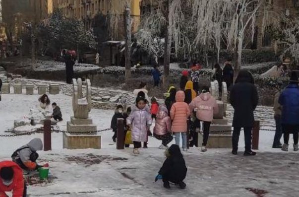 山西一小区为业主人工造雪,为什么山西作为北方城市没有下雪呢?