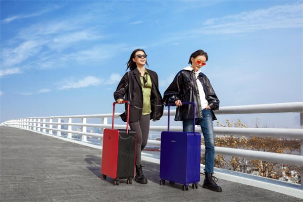 出门旅游，哪些物品需要随身携带？