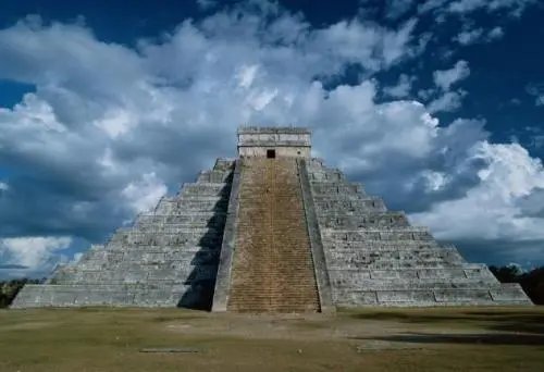 玛雅文明的金字塔和埃及金字塔有何区别?其中隐藏着什么秘密?