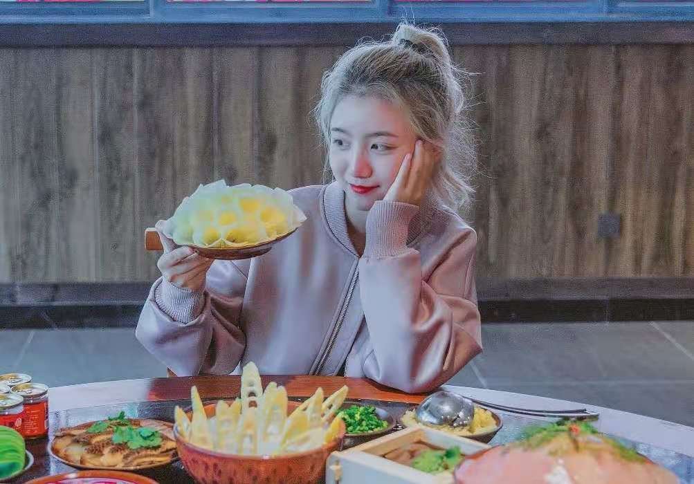 网友初次约会点2万多火锅,初次见面就点2万多的菜合适吗?