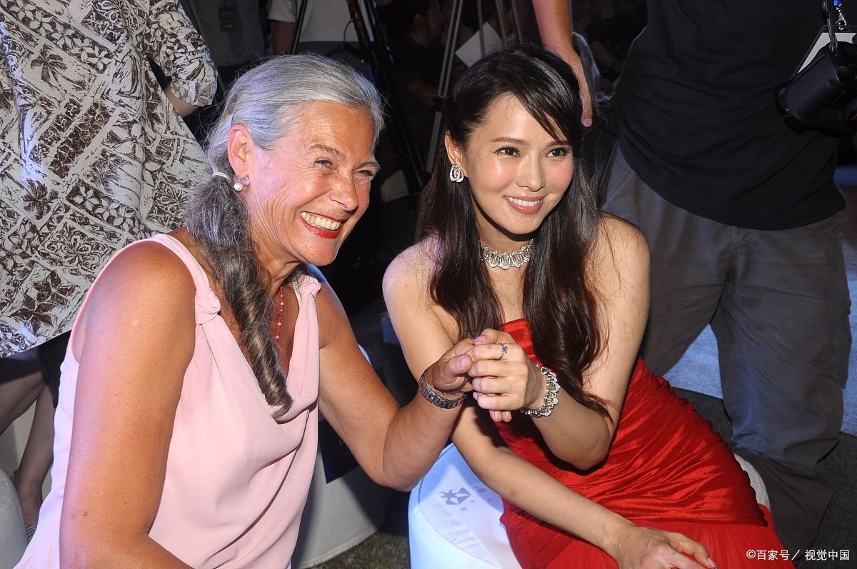 出手殴打伊能静，毁掉庾澄庆的家庭，他是谁？这其中有什么隐情？