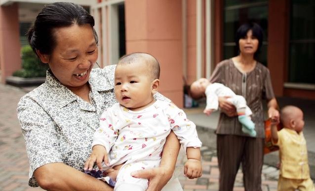 结婚后还和公公婆婆生活在一起，影响夫妻感情吗？