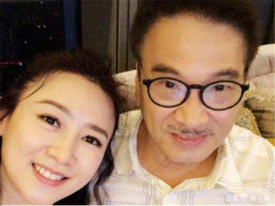 吴孟达遗孀和子女露面颜值高,三任太太照片全曝光,都是大美女吗?