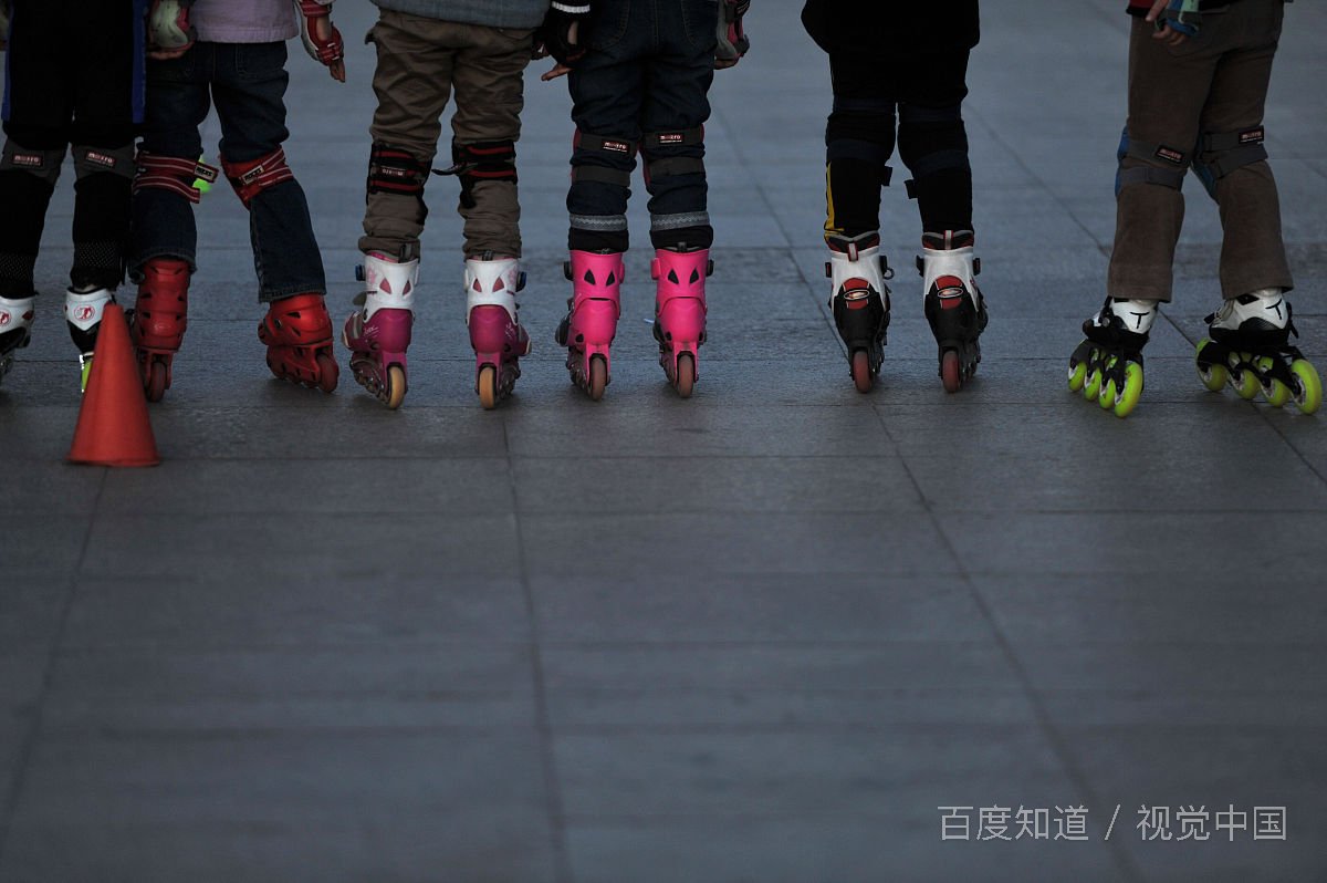 轮滑鞋怎么套一起？