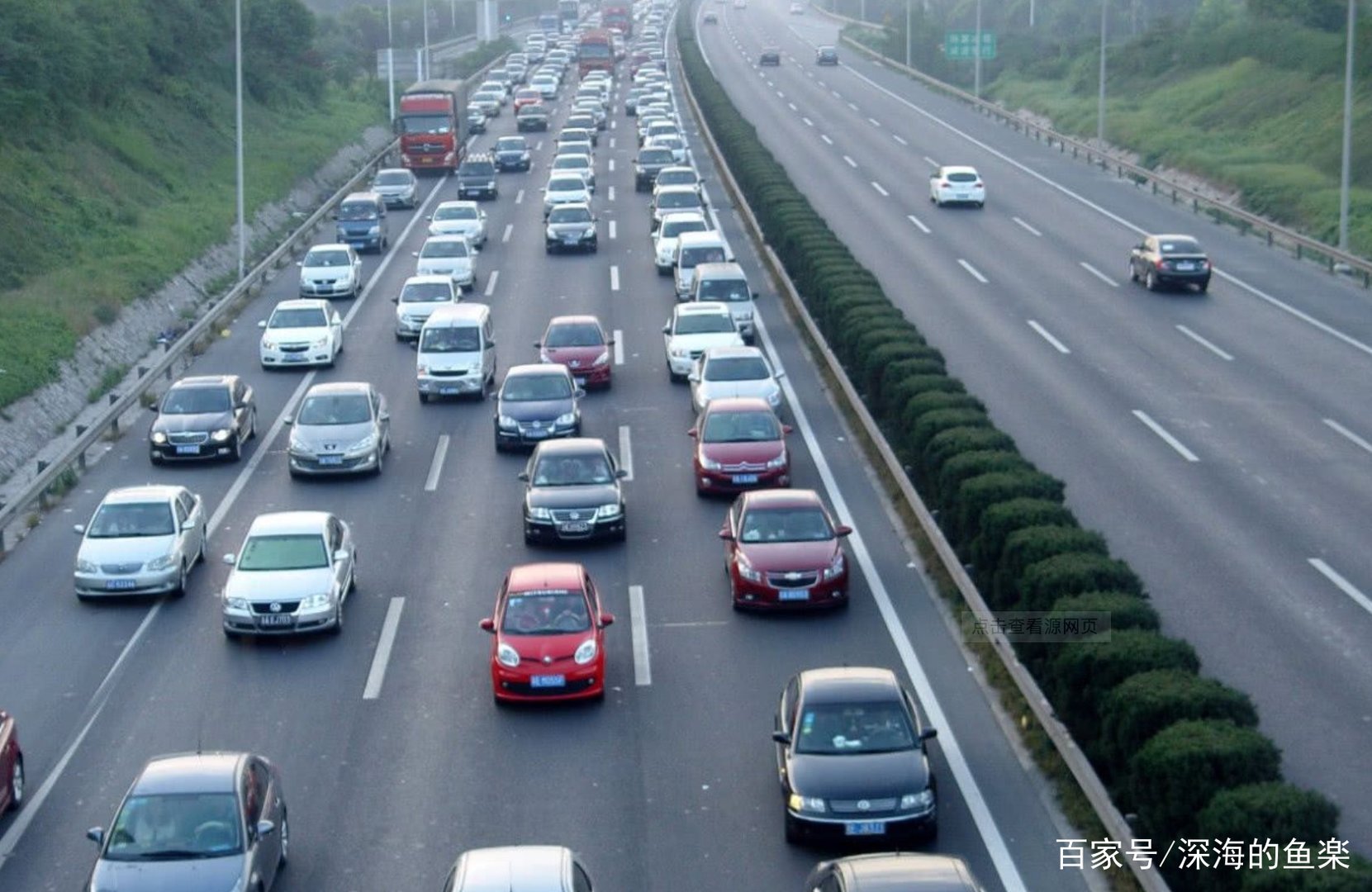 今年的十一假期高速公路上有多堵？