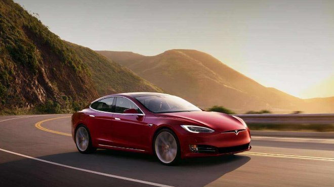 特斯拉女车主被男车主起诉,男车主的行为你怎么看?