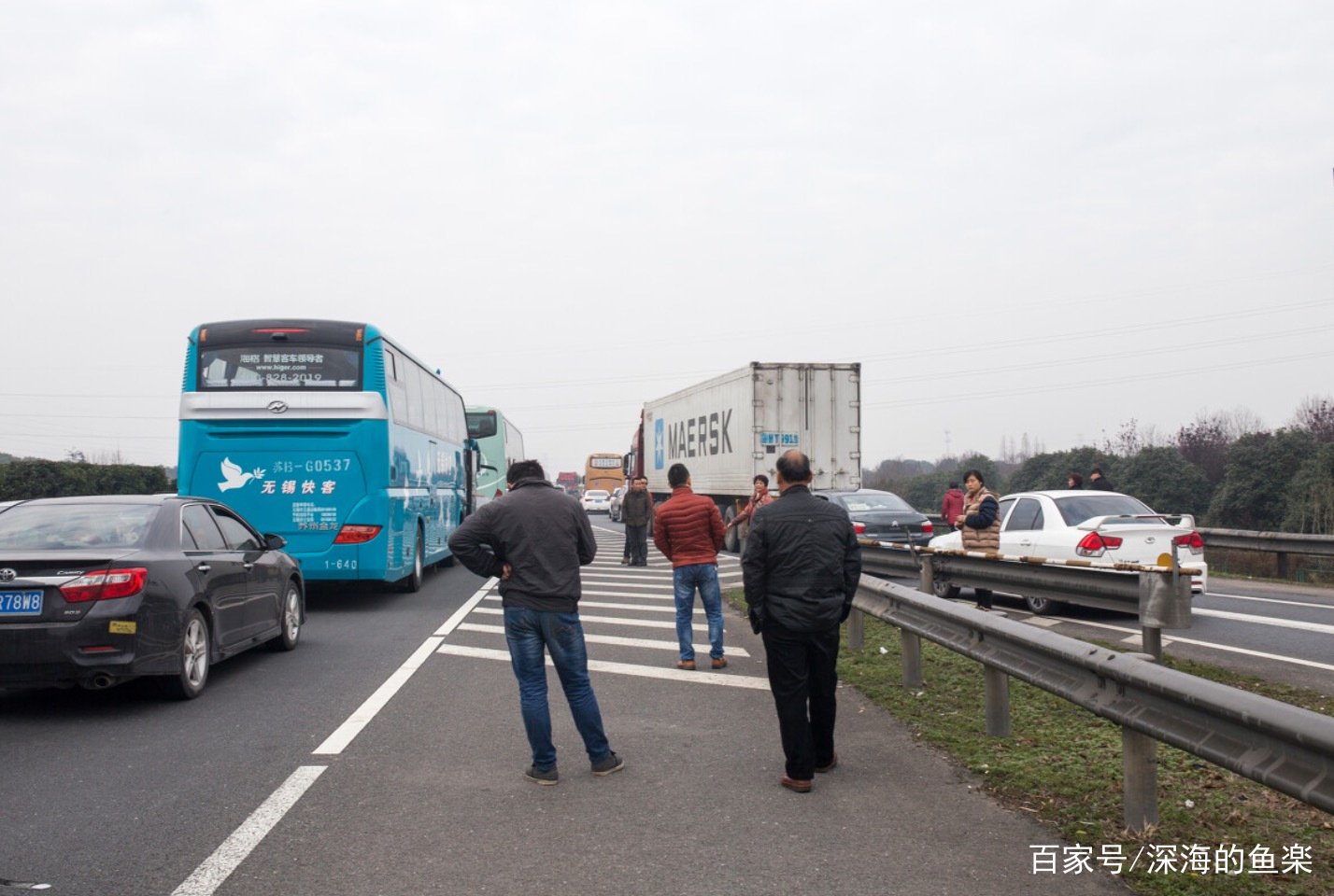 今年的十一假期高速公路上有多堵？