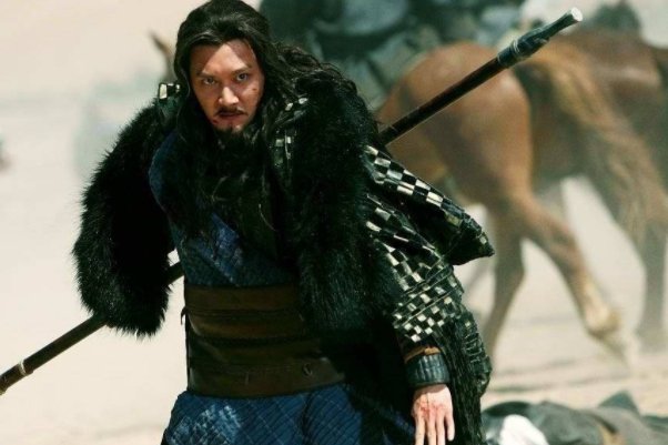 将军立下赫赫战功，君王赐给他一件礼物，将军看了为何要造反？