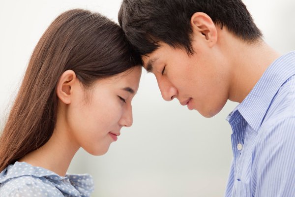 女朋友职场受挫情绪崩溃大哭，我该如何安慰她？