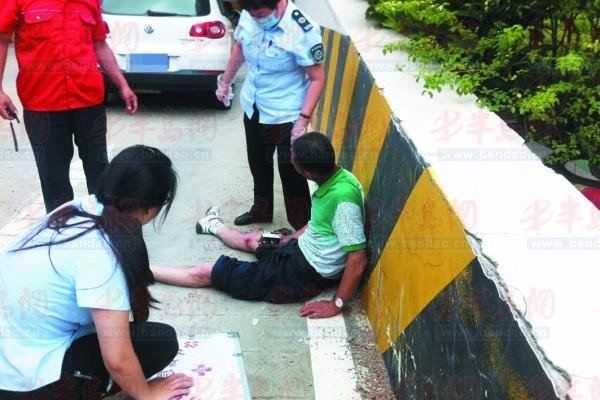 男子持刀砸门后被90后女孩反杀,遇到醉酒持刀的人,躲避和较量哪个才是最佳选择?