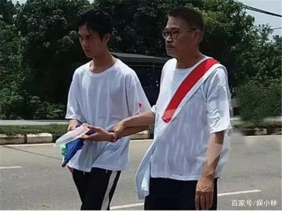 吴孟达遗孀和子女露面颜值高,三任太太照片全曝光,都是大美女吗?