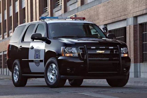 老板用警车当座驾，砍刀队是不是确有其事？