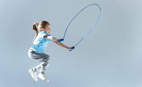 跳绳的正确方法与技巧是什么?