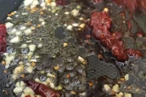 劲仔小鱼的制作过程