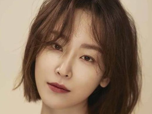 徐贤真最新《allure》杂志写真曝光,你觉得她的颜值怎么样?