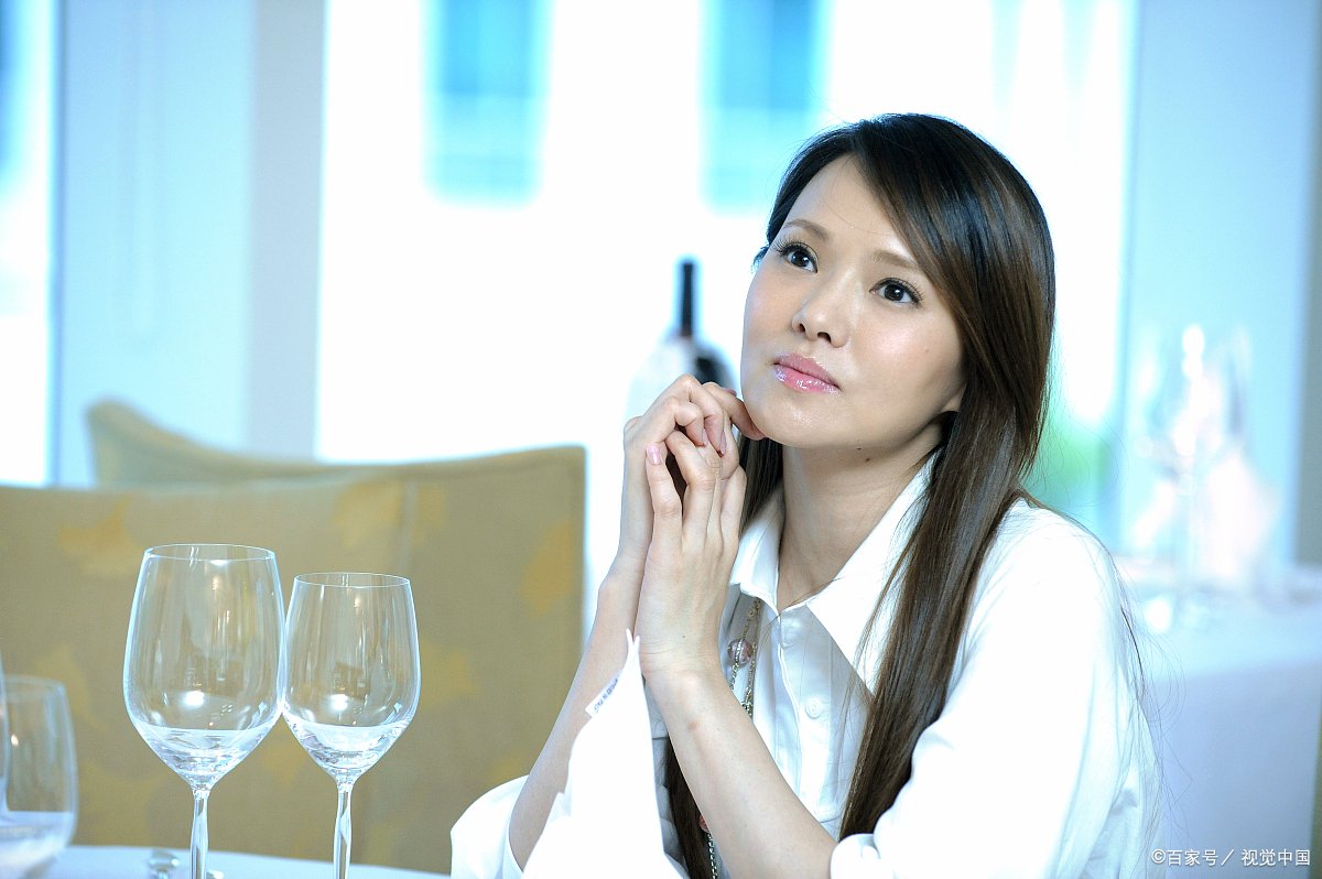 出手殴打伊能静，毁掉庾澄庆的家庭，他是谁？这其中有什么隐情？