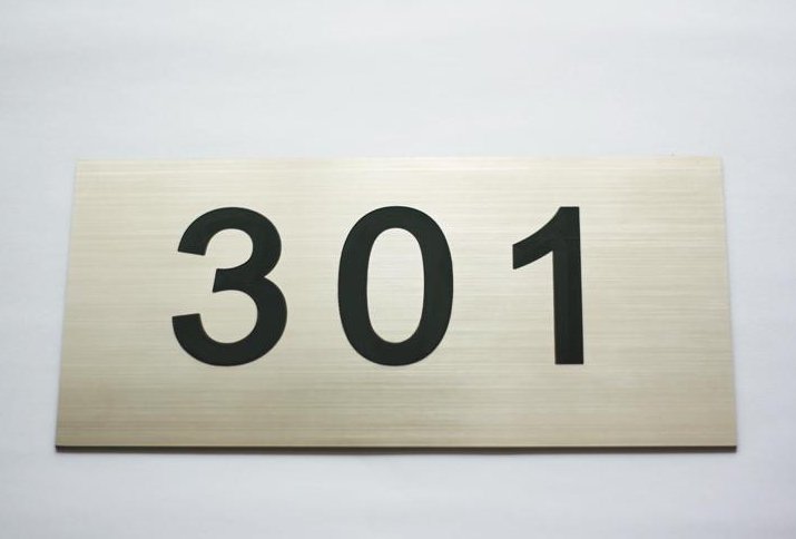 门牌的设计尺寸大小是多少?