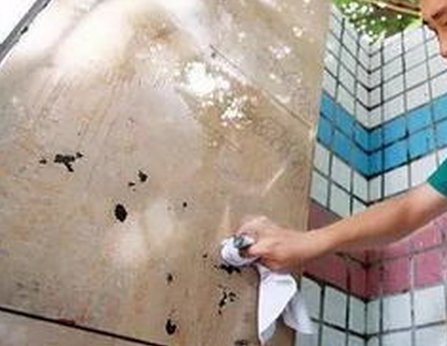 如何快速去除透明胶或双面胶留下的痕迹