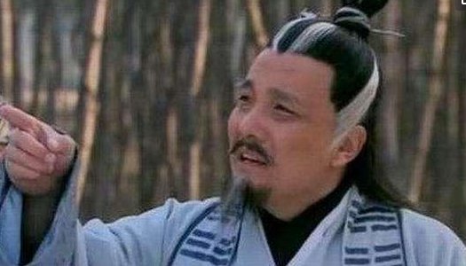 《哪吒》电影里,申公豹把仙丸给龙族,是想振兴龙族还是单纯利用龙族?