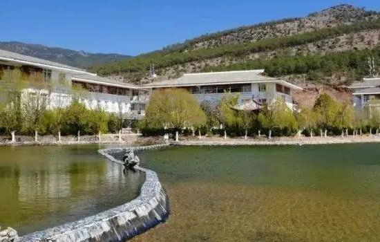 云南大学旅游文化学院被学生“骂”上微博热搜,具体是因为什么事?