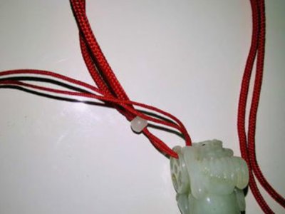 吊坠绳怎么系吊坠双线？