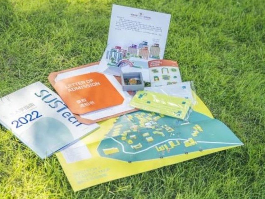 江苏一男孩收到2.7公斤录取通知书，这2.7公斤的录取通知书内有什么？