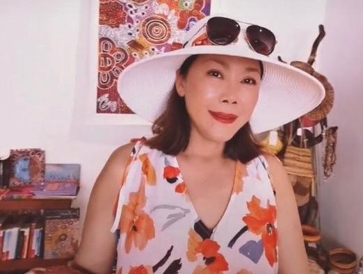 55岁田震近况曝光，曾因染病隐退歌坛，如今常年定居海外生活过的怎么样？