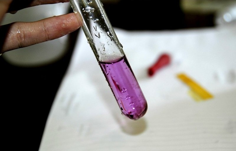 高锰酸钾溶液的作用