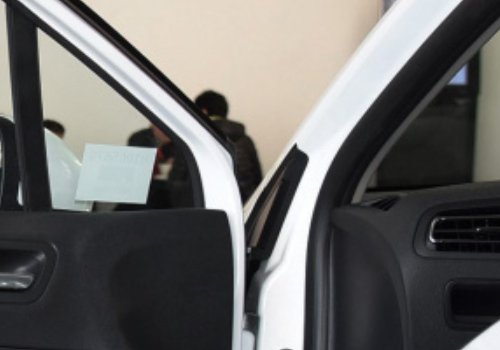 汽车离合器的压盘和从动盘安装在哪里？为什么？