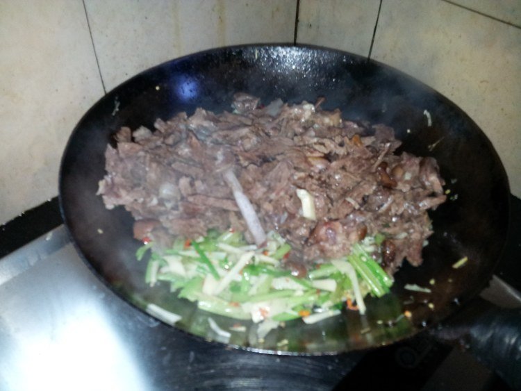 花江狗肉的做法及配料是什么?