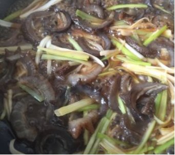 海参直接炒行不行?