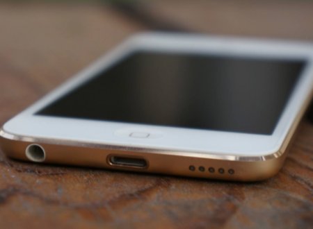 苹果手机的耳机孔在哪里