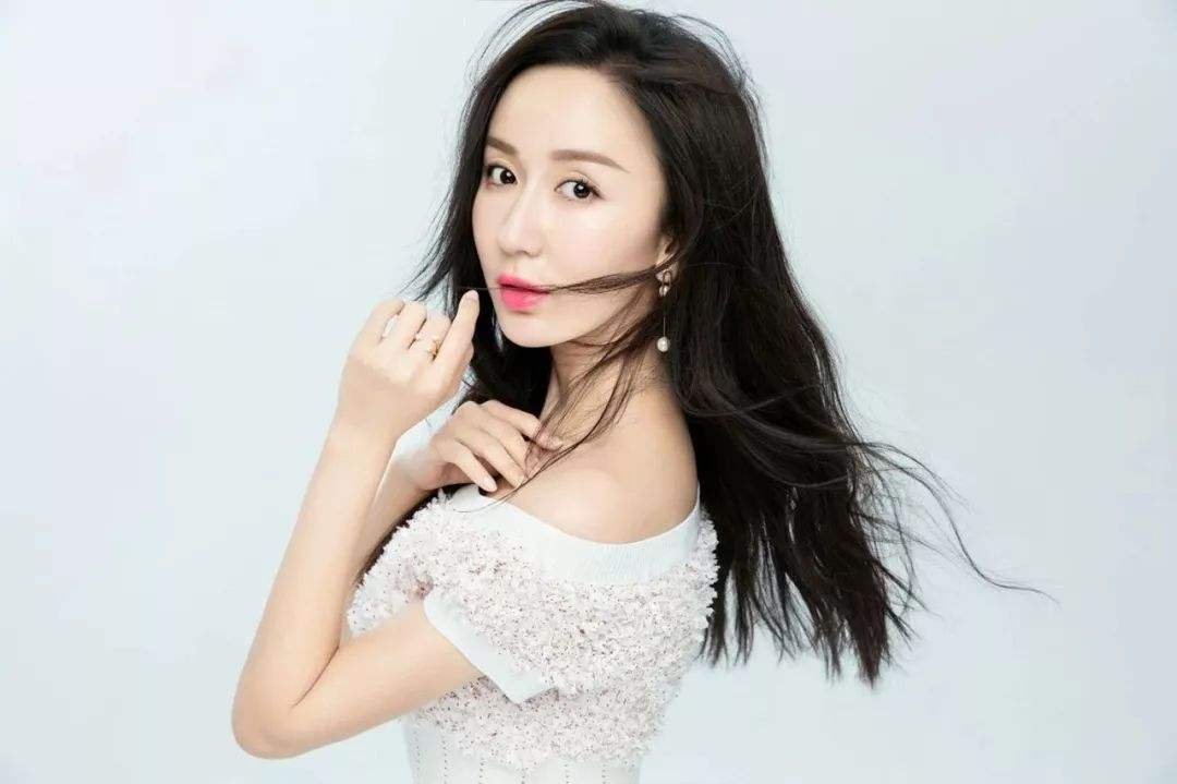 娄艺潇整容了吗？