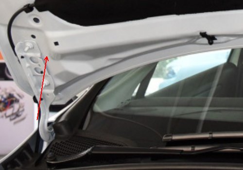 汽车离合器的压盘和从动盘安装在哪里?为什么?