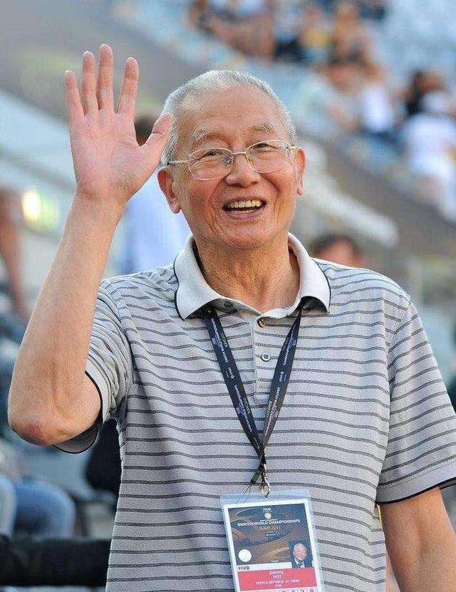 85岁的魏纪中逼走陈忠和，并打压郎平刘国梁，你对他有何看法？