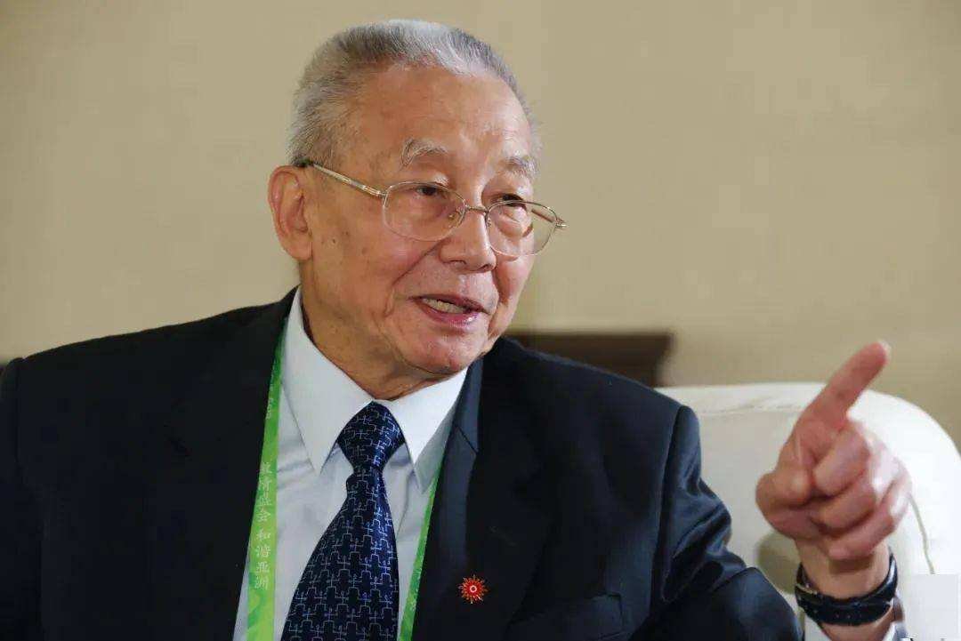 85岁的魏纪中逼走陈忠和，并打压郎平刘国梁，你对他有何看法？