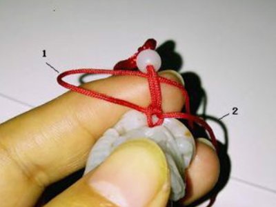 吊坠绳怎么系吊坠双线？