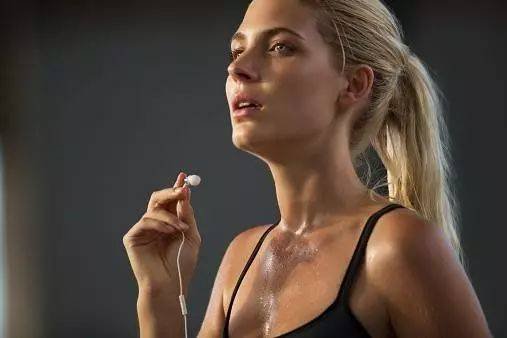 女性出汗多，通常是什么原因造成的？