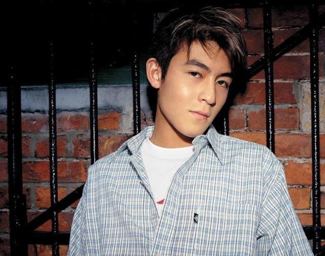 当年陈冠希事件多位明星受影响,唯独应采儿全身而退,为什么?